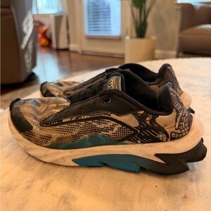 Under Armour Kids Sneakers in Black and Blue